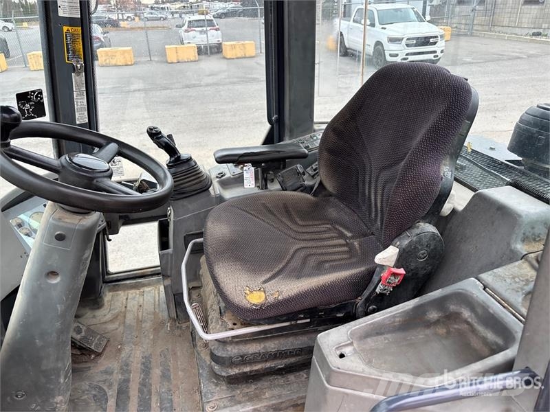 John Deere 244J Utovarivači na kotačima