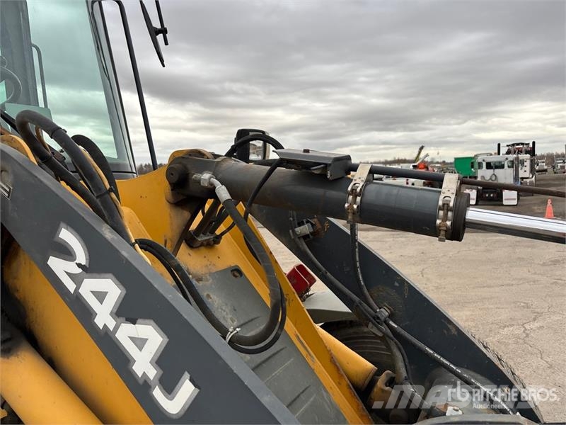 John Deere 244J Utovarivači na kotačima