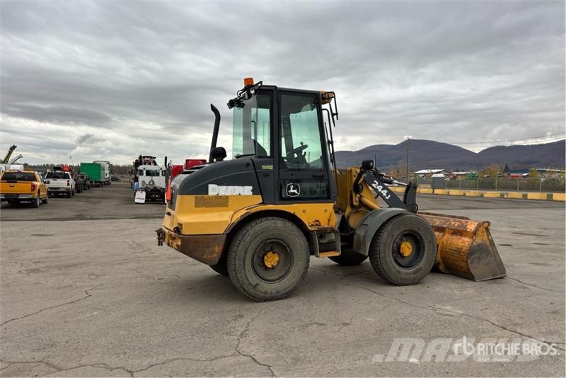 John Deere 244J Utovarivači na kotačima