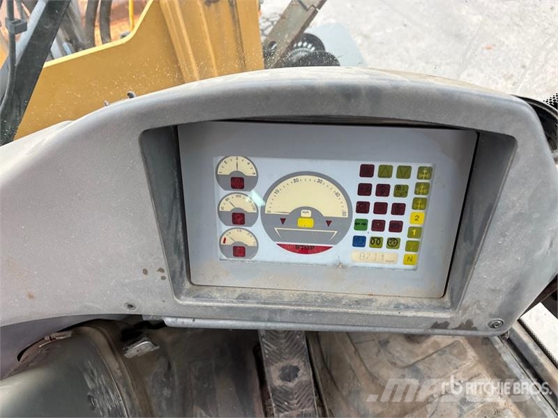 John Deere 244J Utovarivači na kotačima