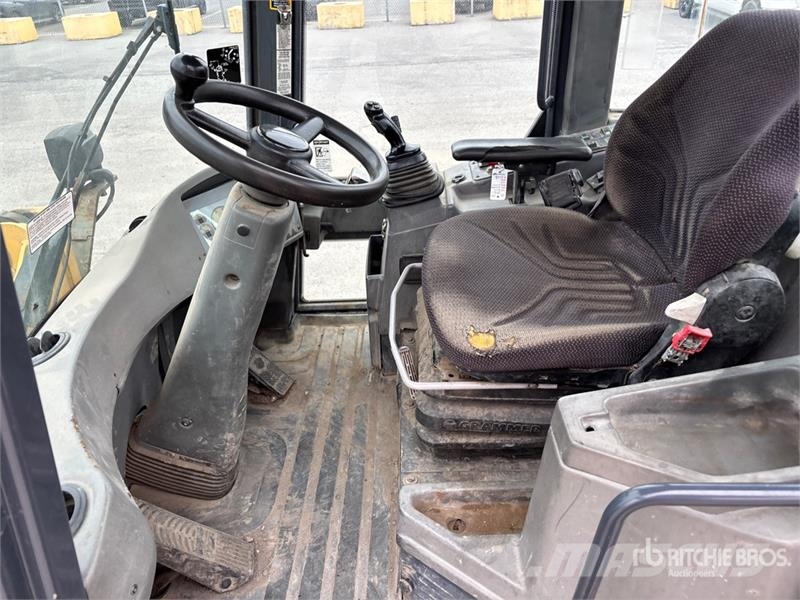 John Deere 244J Utovarivači na kotačima