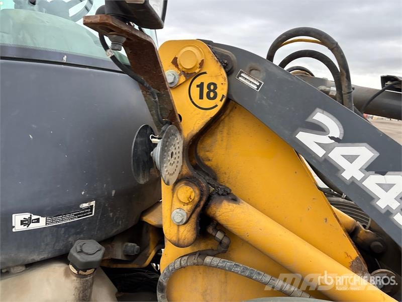 John Deere 244J Utovarivači na kotačima