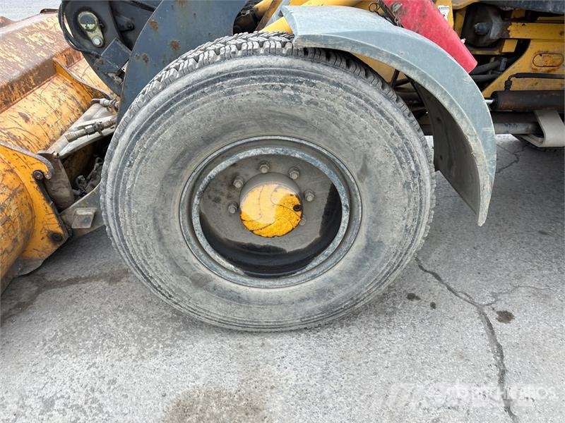 John Deere 244J Utovarivači na kotačima
