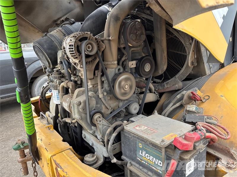 John Deere 244J Utovarivači na kotačima
