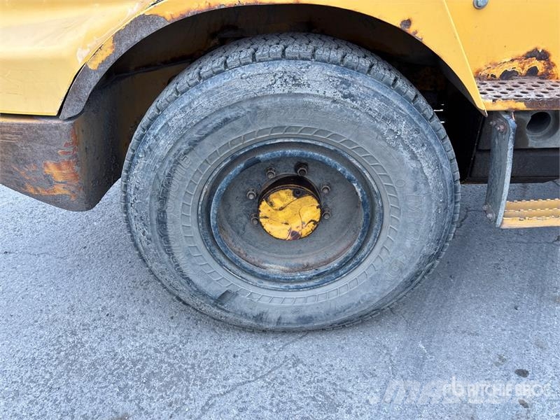 John Deere 244J Utovarivači na kotačima