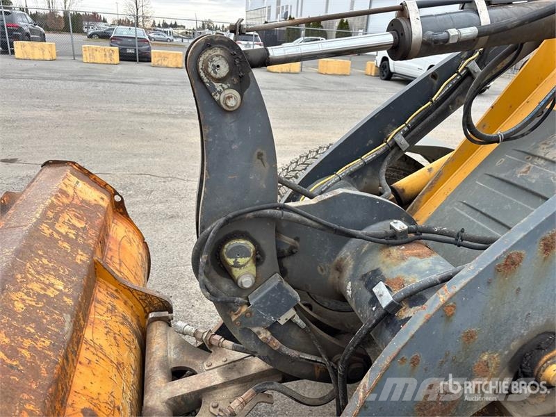 John Deere 244J Utovarivači na kotačima