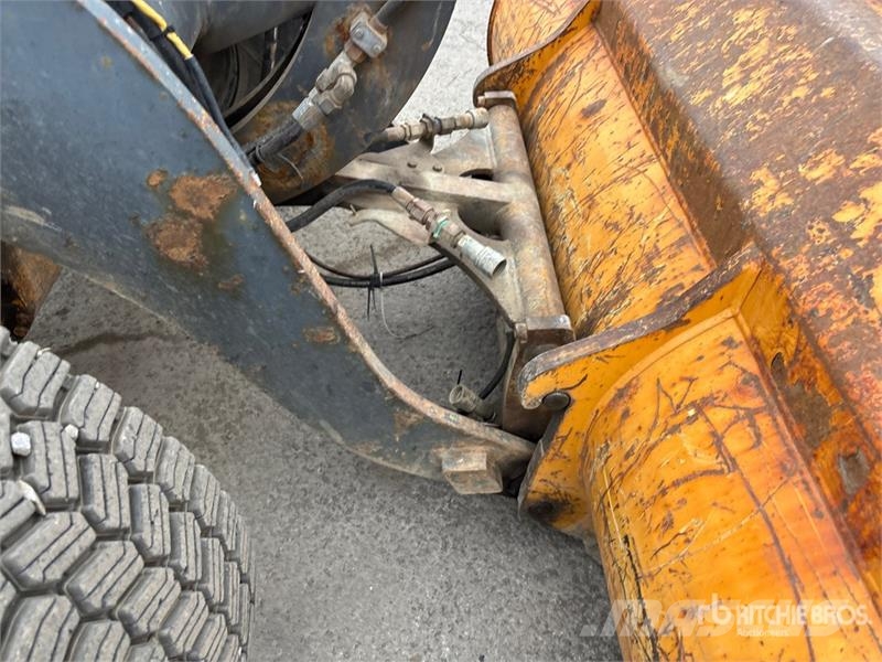 John Deere 244J Utovarivači na kotačima