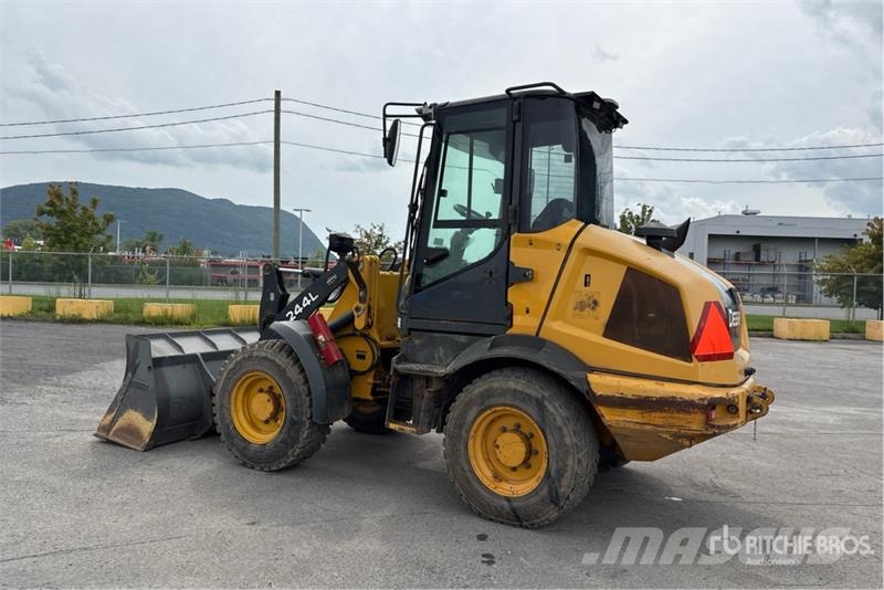 John Deere 244L Wheel loaders