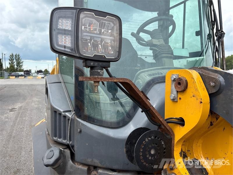 John Deere 244L Wheel loaders