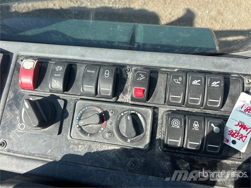 John Deere 244L 輪胎式裝載機