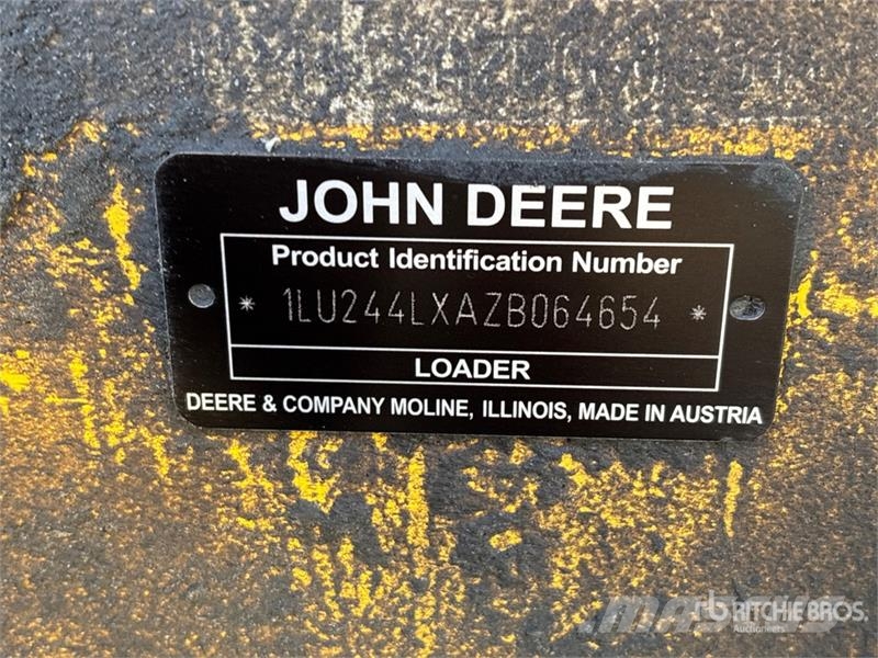 John Deere 244L Iekrāvēji uz riteņiem