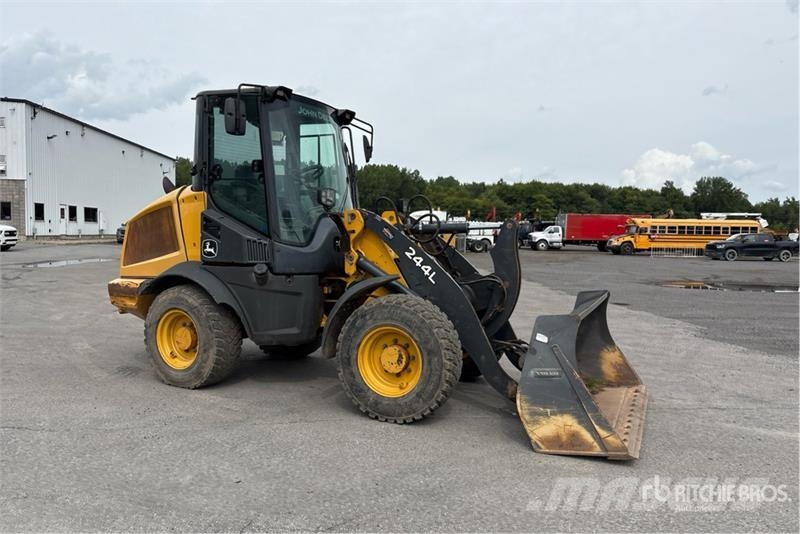John Deere 244L Wheel loaders