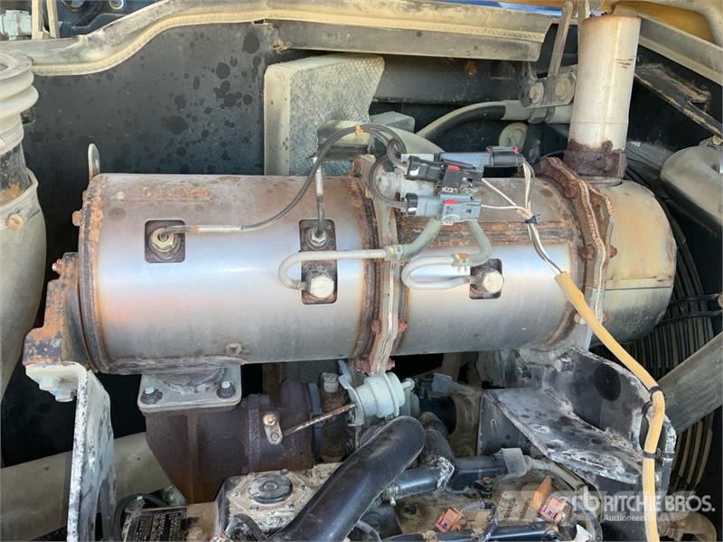 John Deere 244L Iekrāvēji uz riteņiem