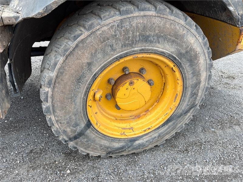 John Deere 244L Wheel loaders
