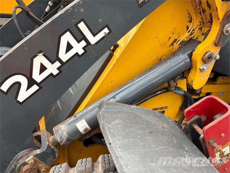 John Deere 244L Wheel loaders