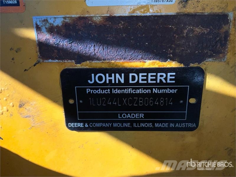 John Deere 244L Iekrāvēji uz riteņiem