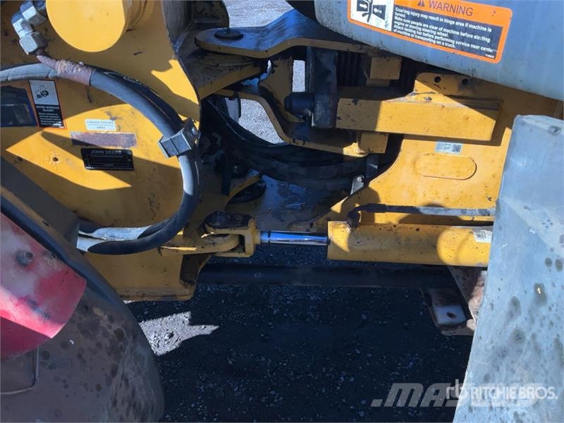 John Deere 244L Iekrāvēji uz riteņiem