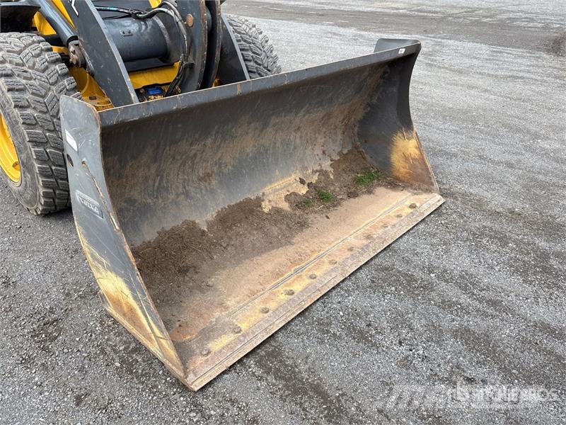 John Deere 244L Wheel loaders