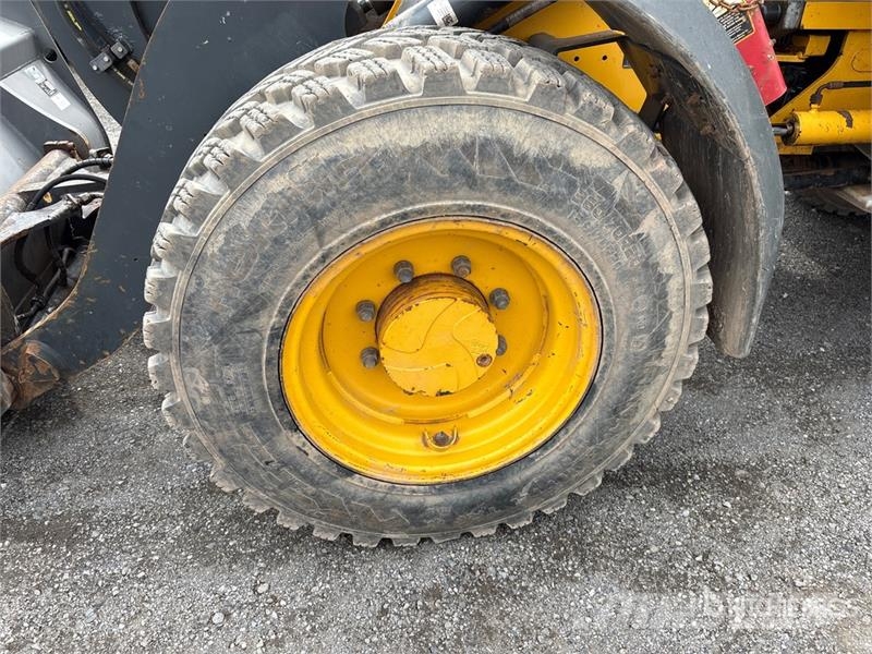 John Deere 244L Wheel loaders