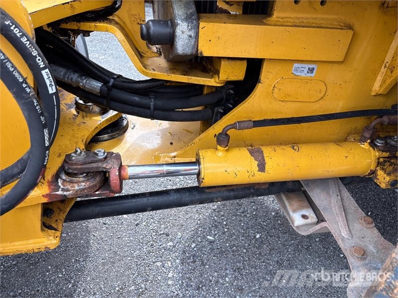 John Deere 244L Wheel loaders