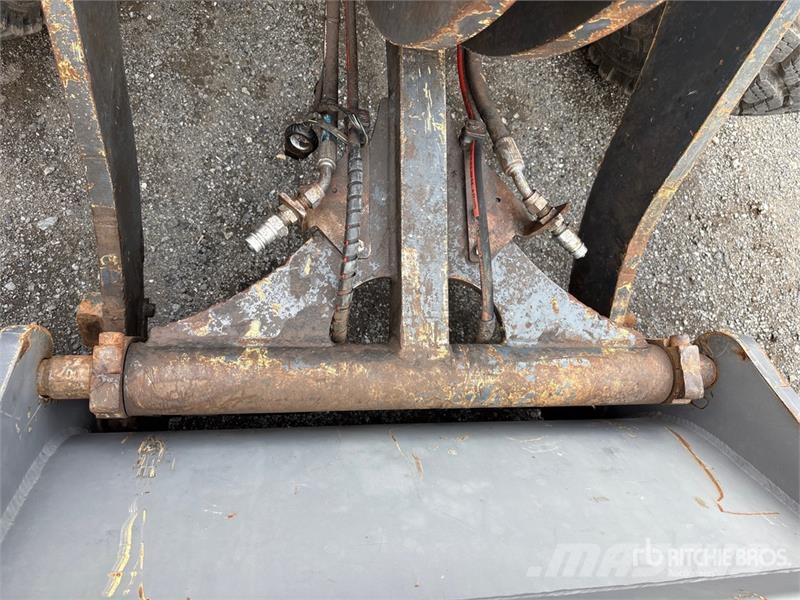 John Deere 244L Wheel loaders