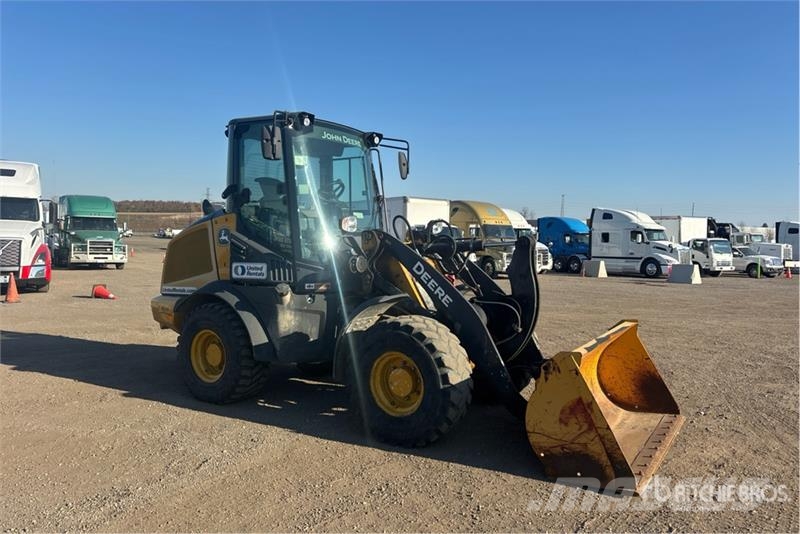 John Deere 244L 輪胎式裝載機