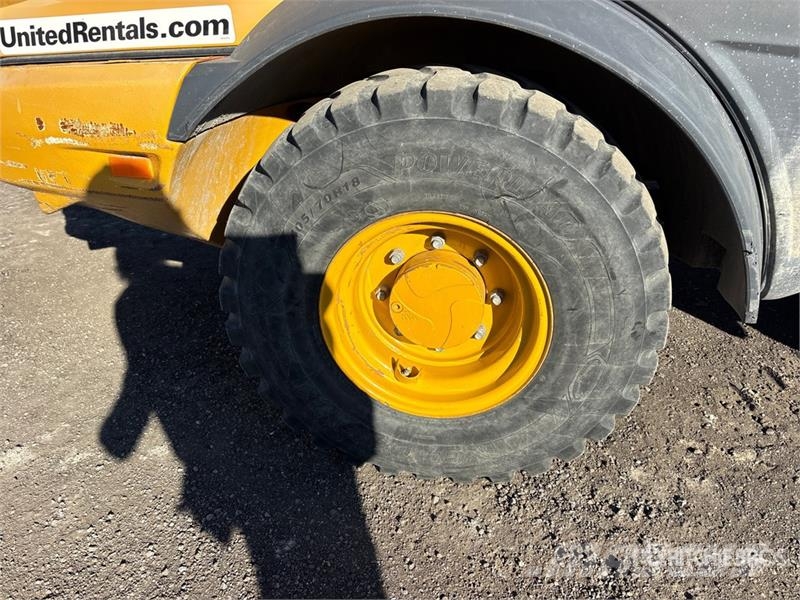 John Deere 244L Iekrāvēji uz riteņiem