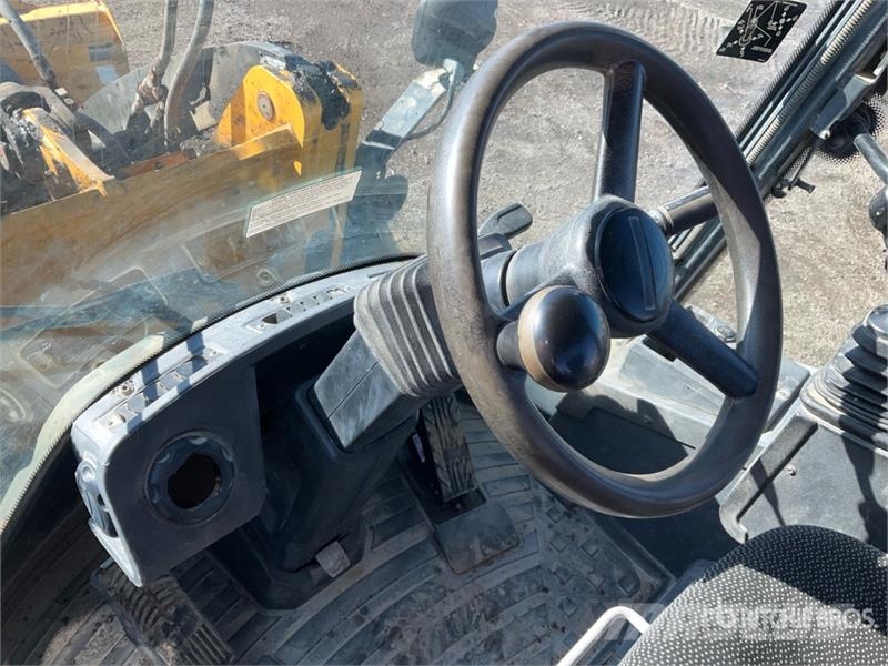 John Deere 244L Iekrāvēji uz riteņiem