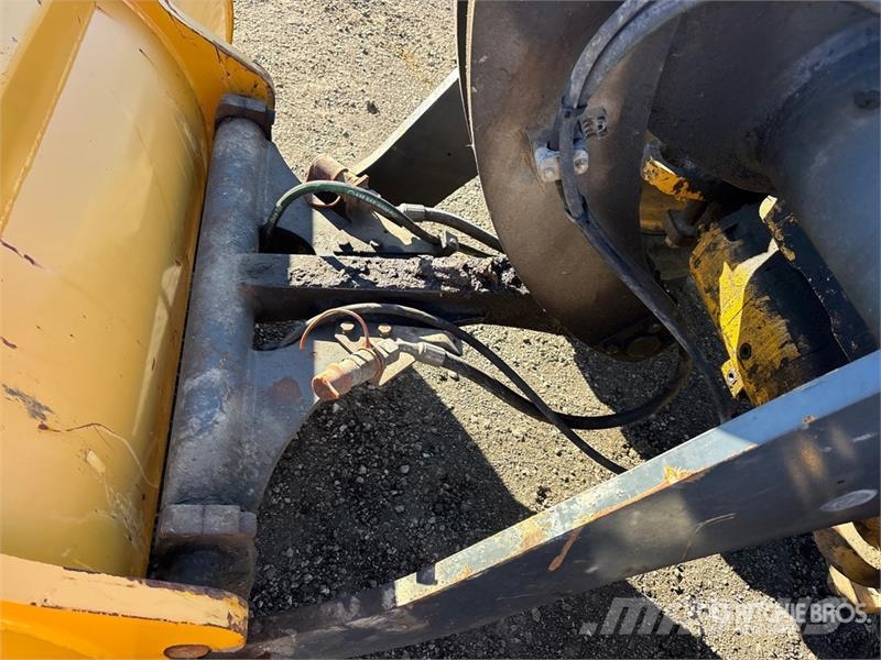 John Deere 244L Iekrāvēji uz riteņiem