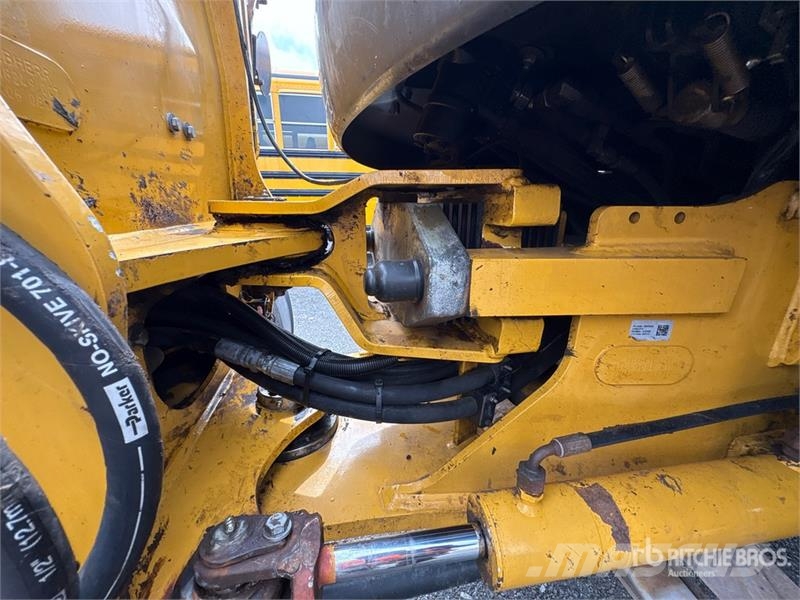 John Deere 244L Wheel loaders