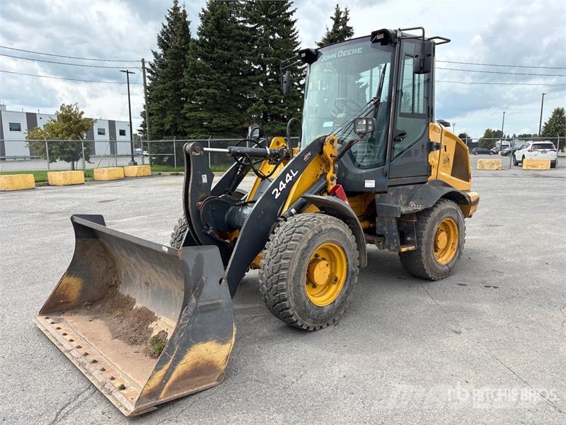 John Deere 244L Wheel loaders