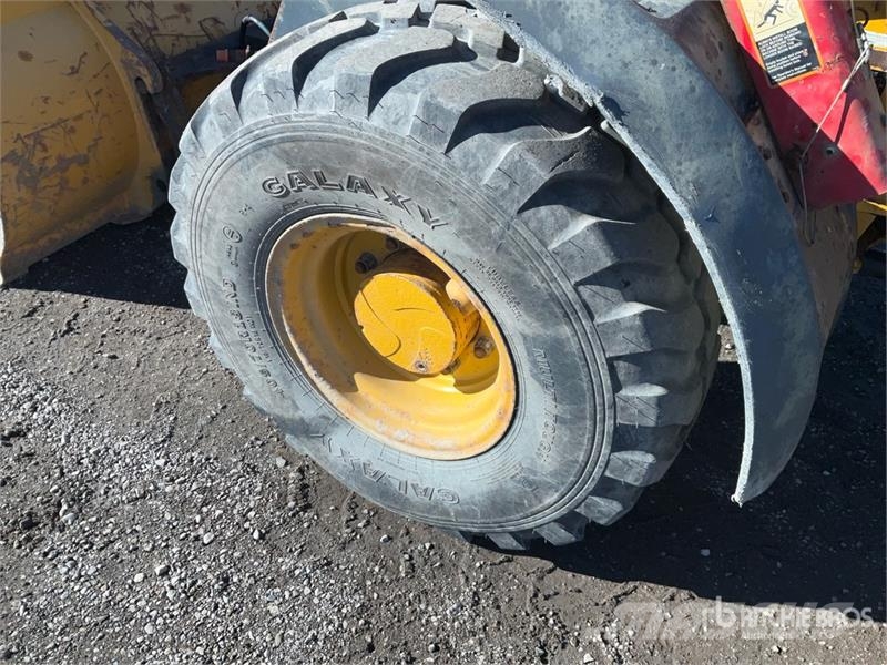 John Deere 244L Iekrāvēji uz riteņiem