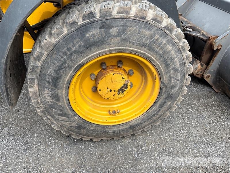 John Deere 244L Wheel loaders