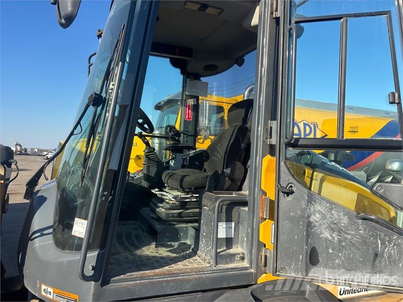John Deere 244L 輪胎式裝載機