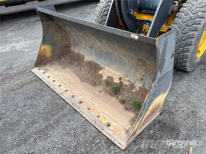 John Deere 244L Wheel loaders