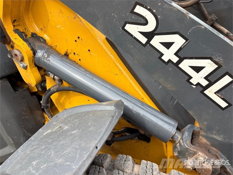 John Deere 244L Wheel loaders