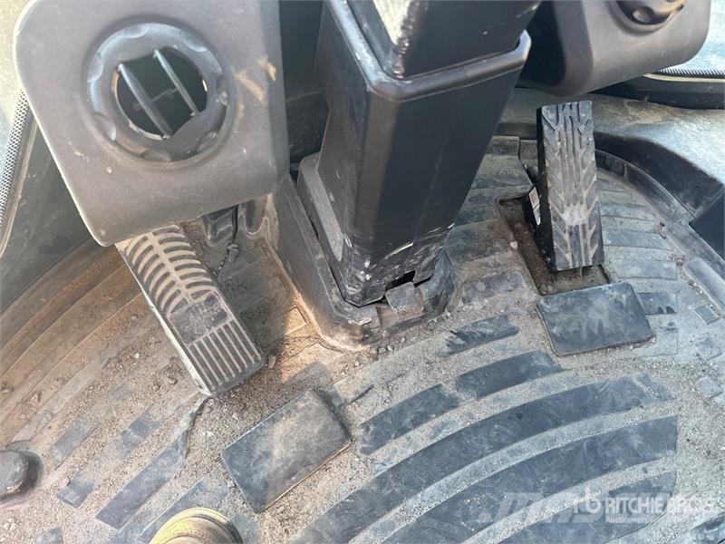 John Deere 244L 輪胎式裝載機
