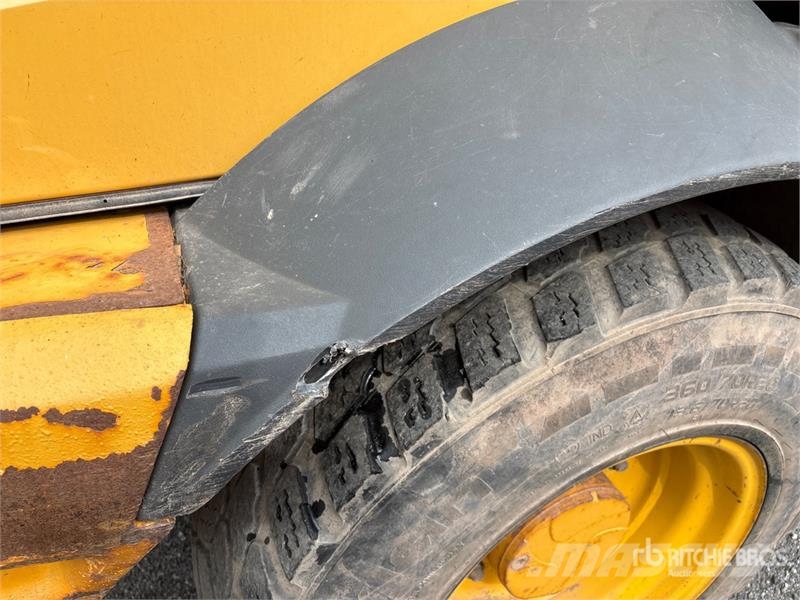John Deere 244L Wheel loaders