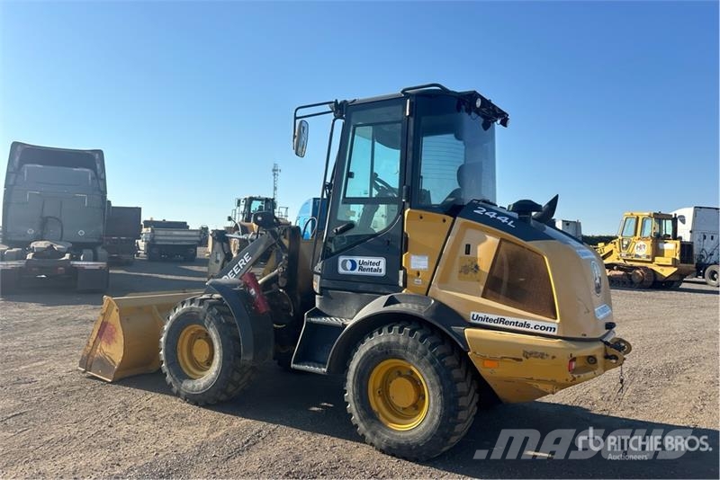 John Deere 244L 輪胎式裝載機