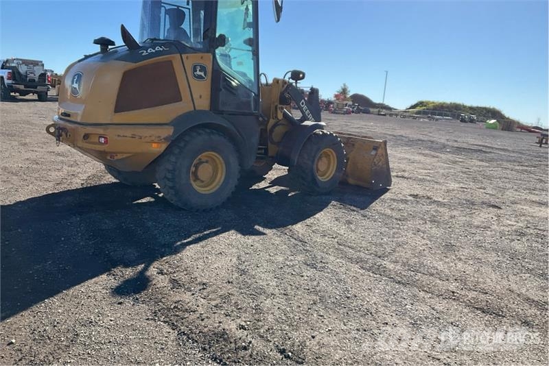 John Deere 244L Iekrāvēji uz riteņiem