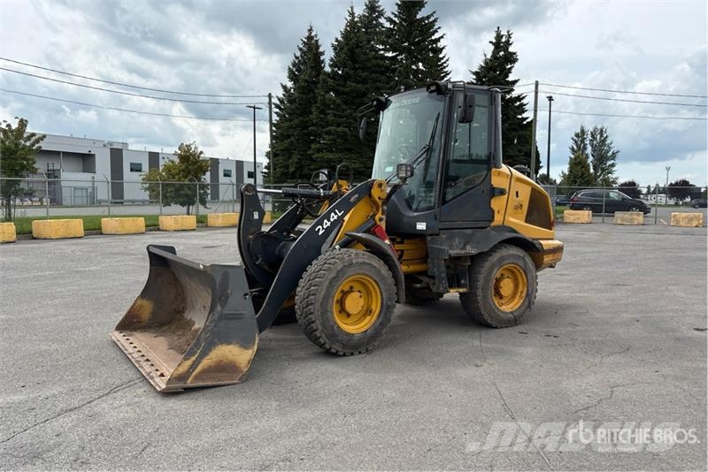 John Deere 244L Wheel loaders