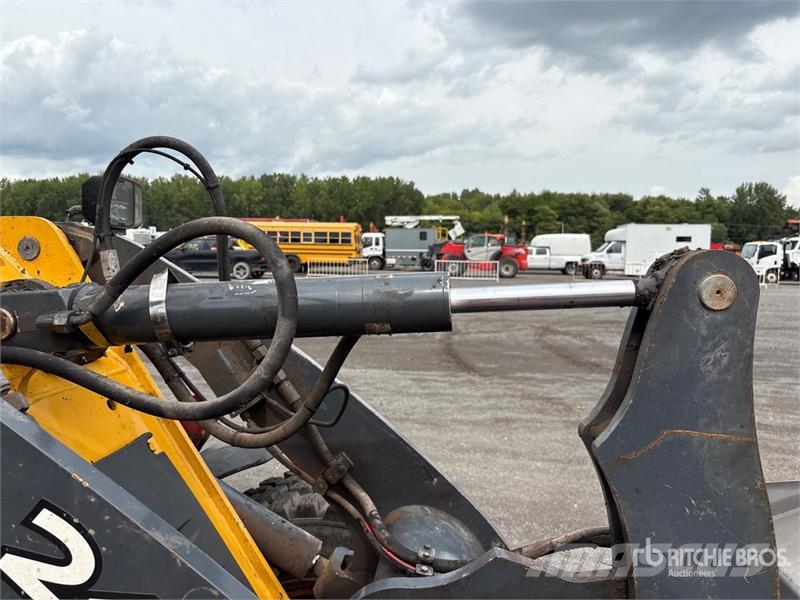 John Deere 244L Wheel loaders