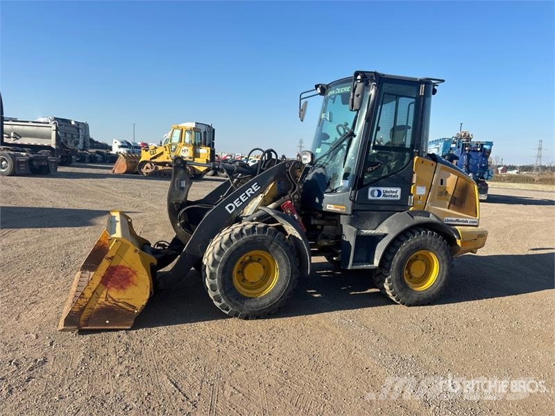 John Deere 244L 輪胎式裝載機