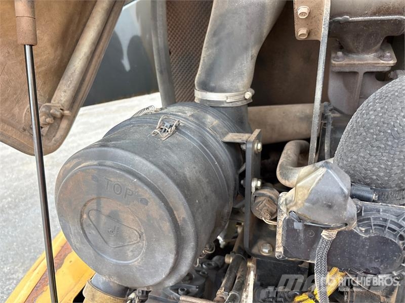 John Deere 244L Wheel loaders