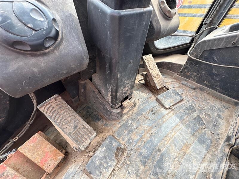 John Deere 244L Wheel loaders