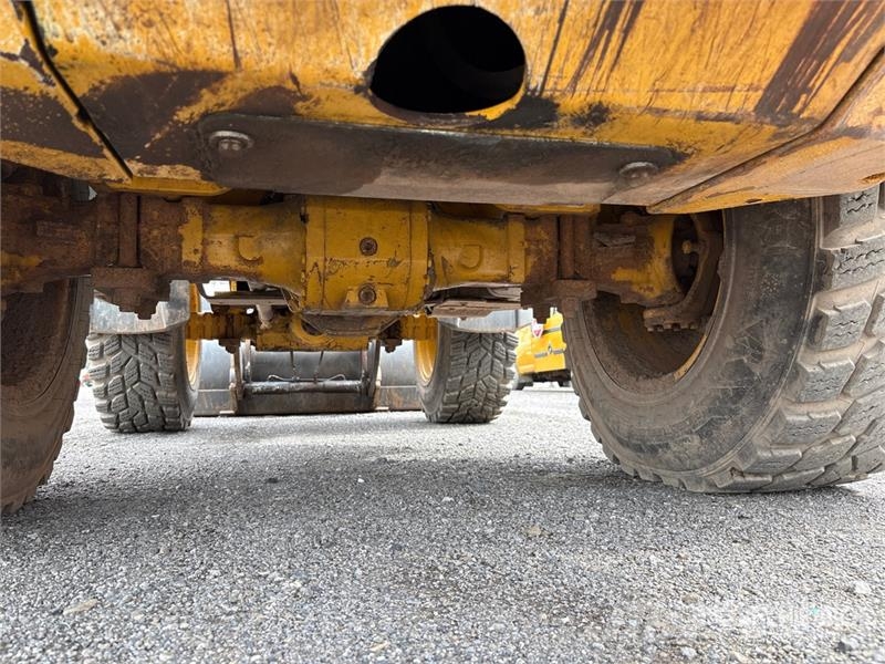 John Deere 244L Wheel loaders