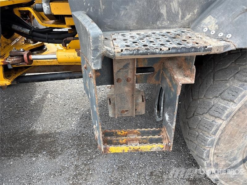 John Deere 244L Wheel loaders