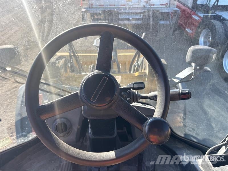 John Deere 244L 輪胎式裝載機