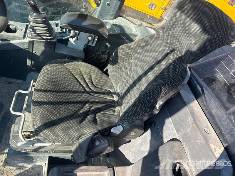 John Deere 244L 輪胎式裝載機