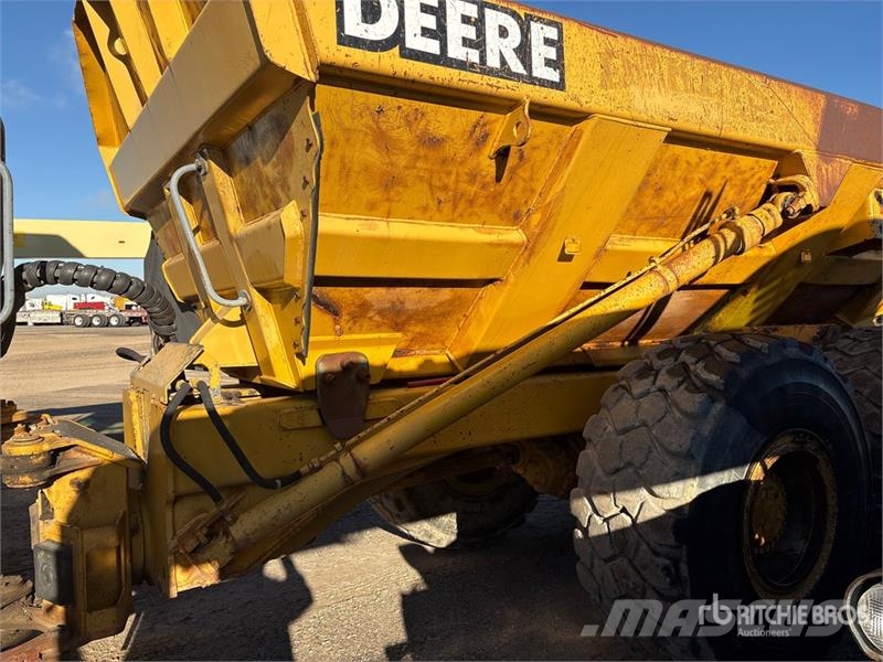 John Deere 250D Artikulētie pašizgāzēji